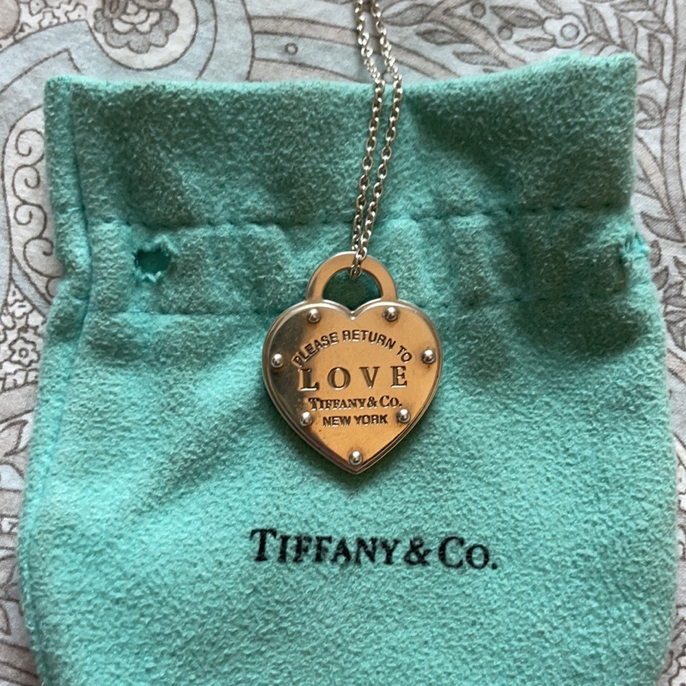 Authentic Tiffany & Co. 925 silver Return to Tiffany heart necklace.